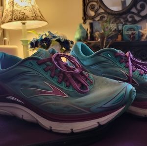 Brooks running sneaker